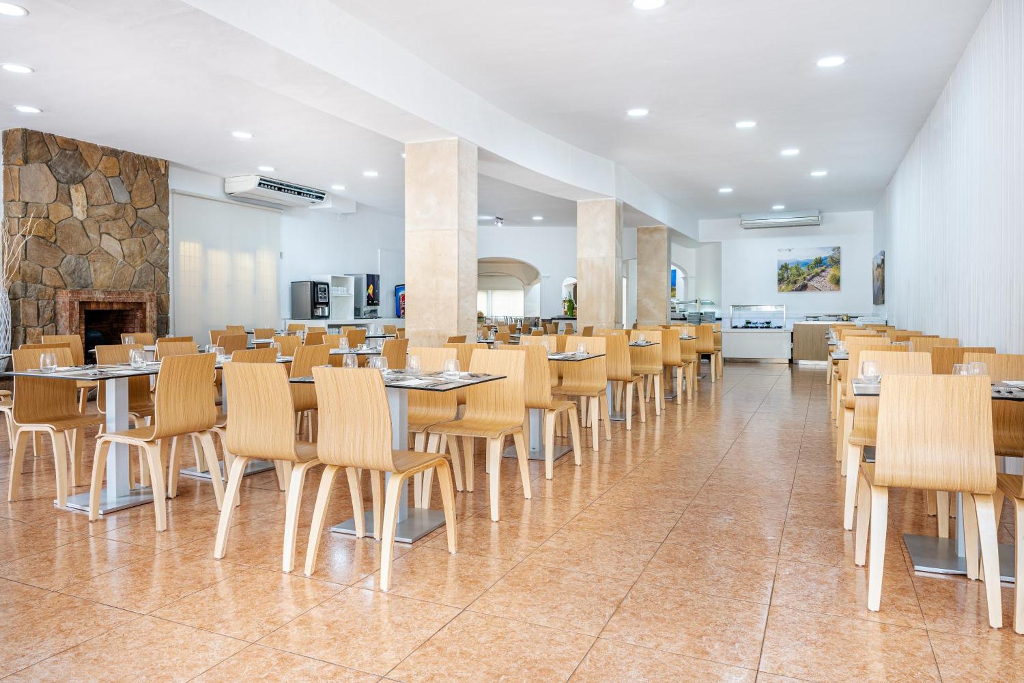 Hotel Globales Simar Cala de Sant Vicenc Exterior foto