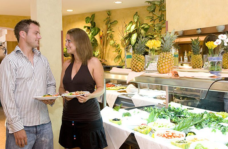 Hotel Globales Simar Cala de Sant Vicenc Restaurant foto